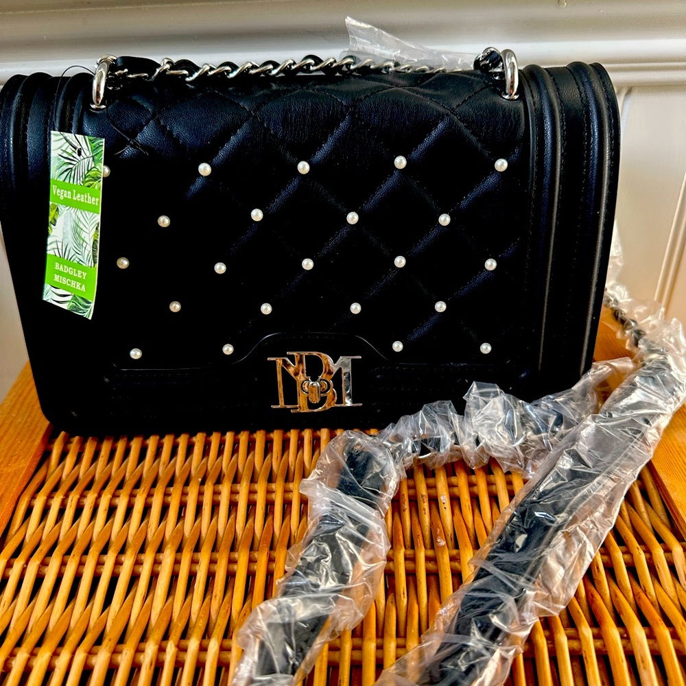 🔥🔥NWT Badgley Mischka Crossbody bag